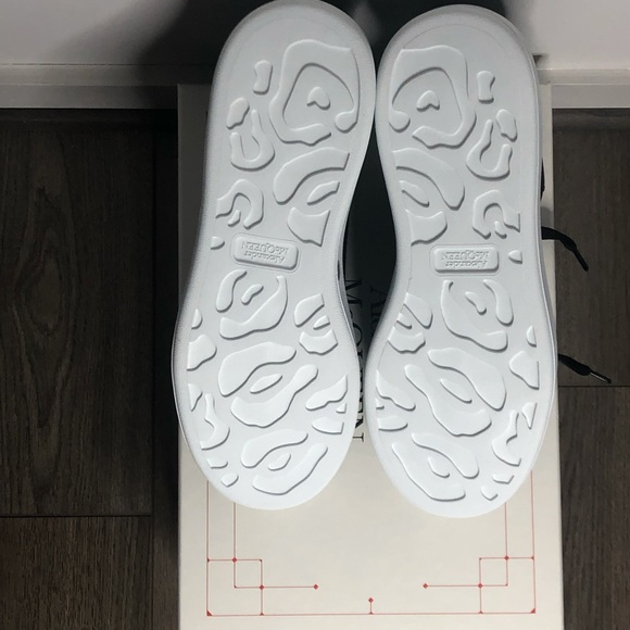 Alexander McQueen Men's Oversized Sneakers Black - Picture 14 of 15